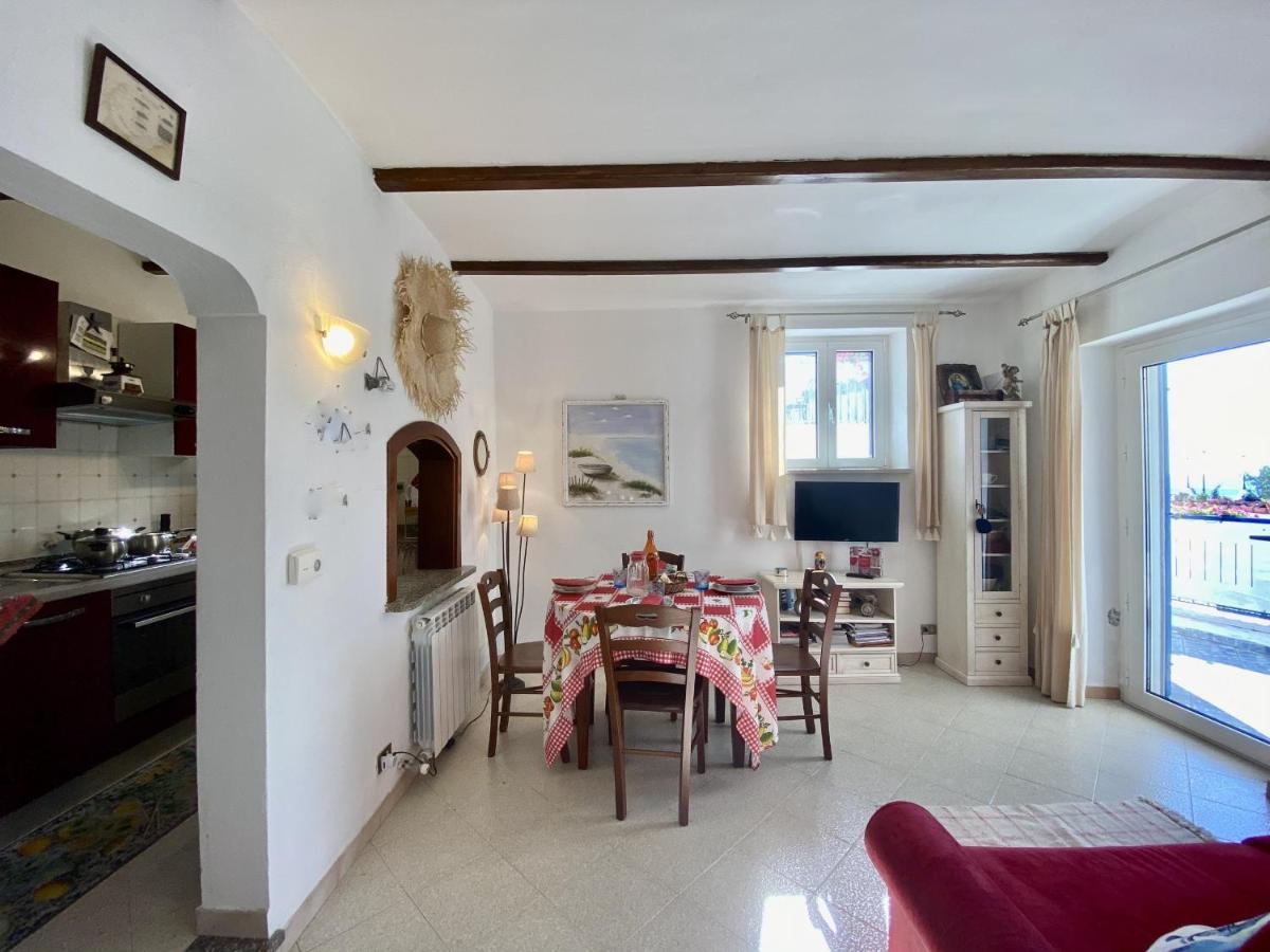 Holidaycasa Mike - Con Terrazzo Vista Mare Apartment *